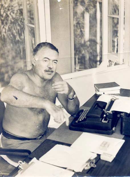 Ernest_Hemingway1212
