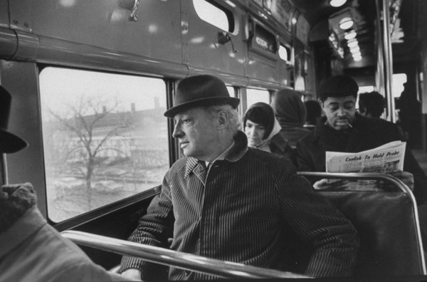 Saul-Bellow-viajando-en-un-tren (1)