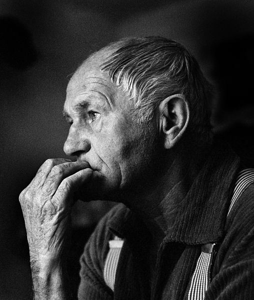 bohumil_hrabal_1988_c48deskc3bd_spisovatel_foto_hana_hamplovc3a1
