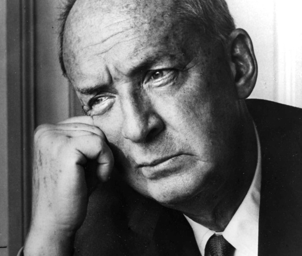 Vladimir Nabokov (f¯dt 22. april 1899 i Sankt Petersborg, d¯d 2. juli 1977) var en russiskf¯dt amerikansk forfatter. Han emigrerede i 1919 til Cambridge og siden til Berlin, derefter - i 1940 - til USA, hvor han fik statsborgerskab i 1945. Nabokov blev verdensber¯mt med romanen Lolita (1955), der udkom pÂ dansk i 1957. Han var en af de markante fornyere af romangenren i det 20. Ârhundrede og flere gange pÂ tale som kandidat til Nobelprisen i litteratur. Hans forfatterskab dÊkker bÂde prosa, poesi og videnskabelige artikler om litteratur og lepidoptera. Nabokov skrev f¯rst pÂ russisk og blev kendt som en af den f¯rende forfattere indenfor den russiske emigration, og senere, i USA som forfatter til en rÊkke sprogligt opfindsomme vÊrker pÂ engelsk.